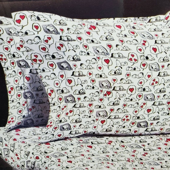 Berkshire Peanuts Full Sheet Set Snoopy Hearts - Picture 1 of 5